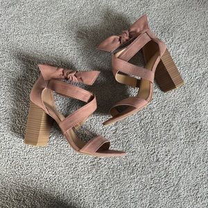 EUC Lauren Conrad mauve heels, size 8.5